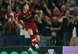 罗马国际比赛日状态回暖；志在国王杯名次提升；气氛紧张；球队文化再被提及(乌克兰民众对泽连斯基的评价)